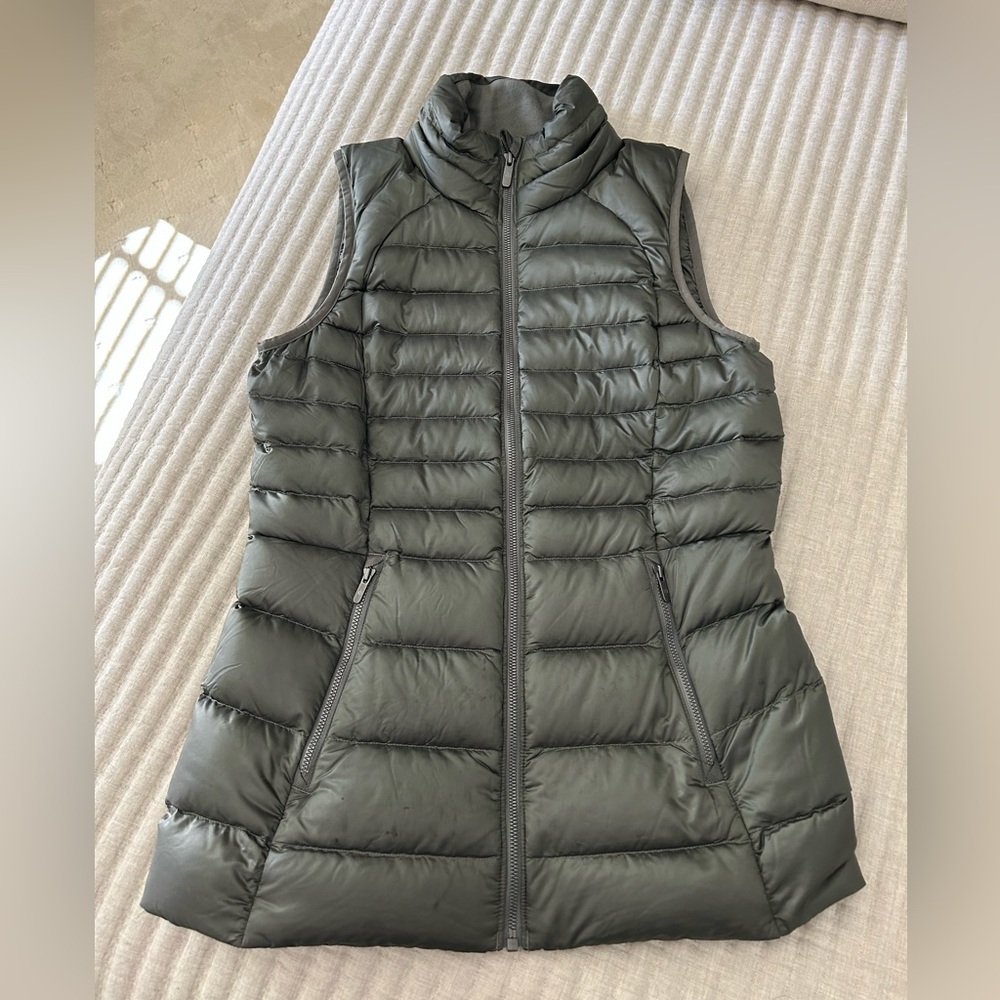Lululemon brave the cold down puffer vest in Grey Sage Size 6, includes hood